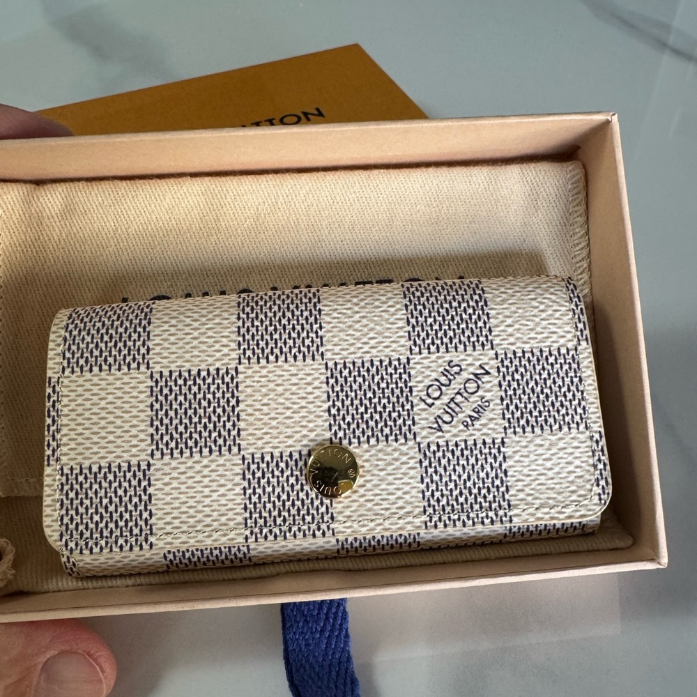Louis Vuitton White and gray  Checkered key pouch - authentic and unused